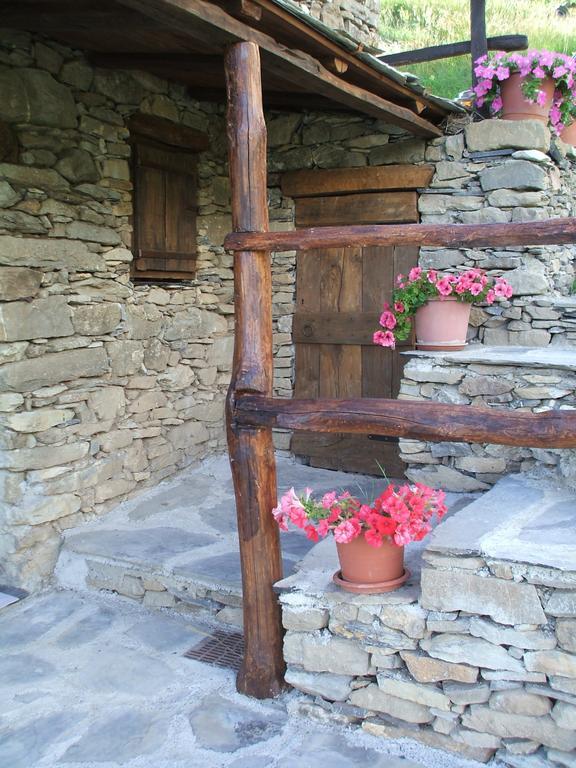 Agriturismo La Fontana Dell'Olmo Molini di Triora Bagian luar foto