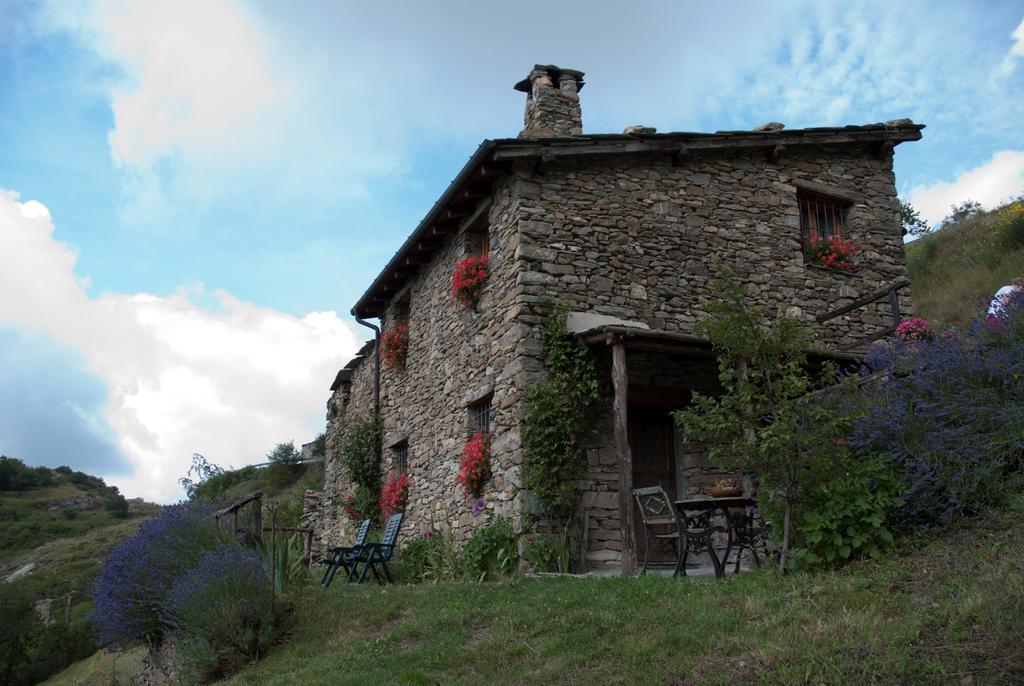 Agriturismo La Fontana Dell'Olmo Molini di Triora Bagian luar foto