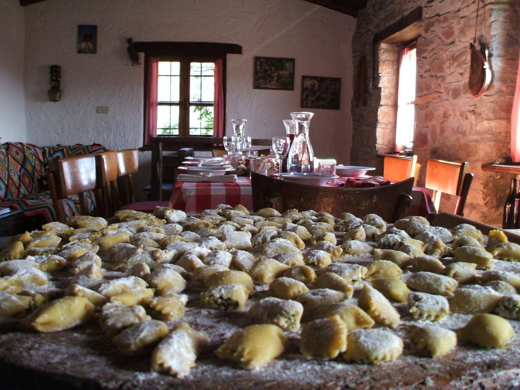 Agriturismo La Fontana Dell'Olmo Molini di Triora Bagian luar foto